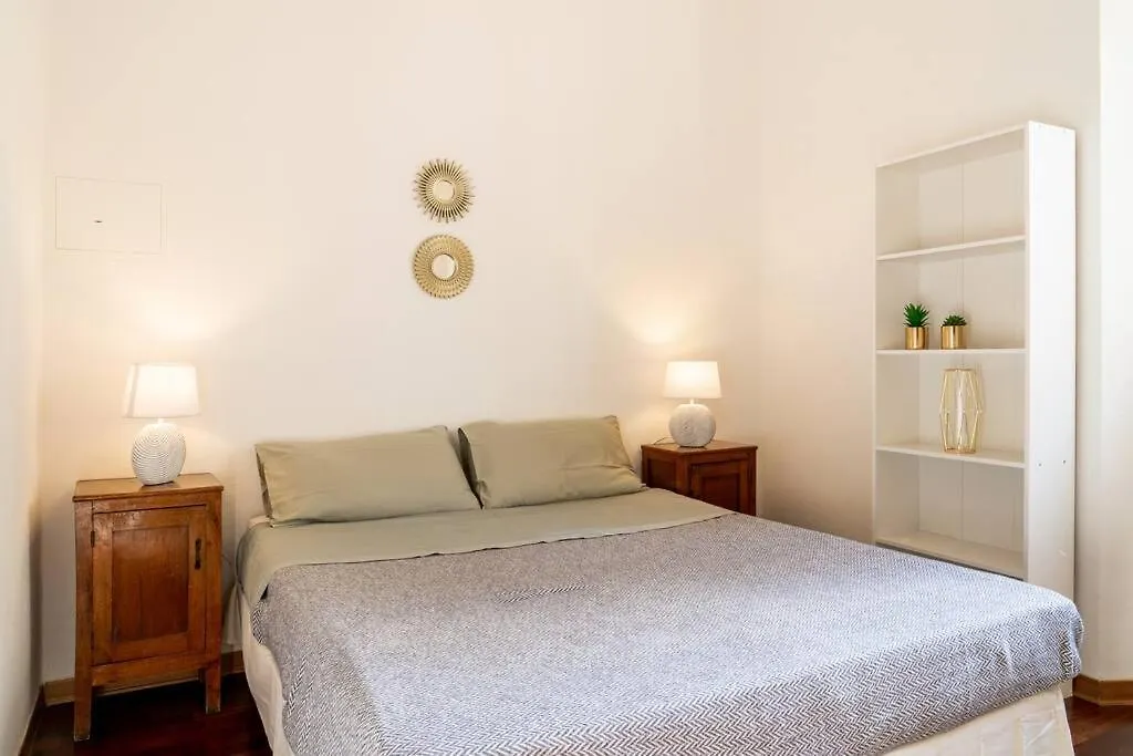Apartment Luminoso Appartamento In Centro Storico Milan